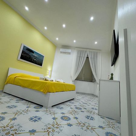 Dimora Poseidon Apartment Napoli Ngoại thất bức ảnh