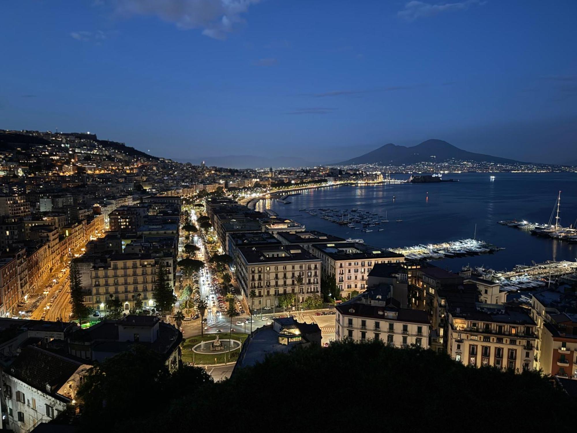 Dimora Poseidon Apartment Napoli Ngoại thất bức ảnh